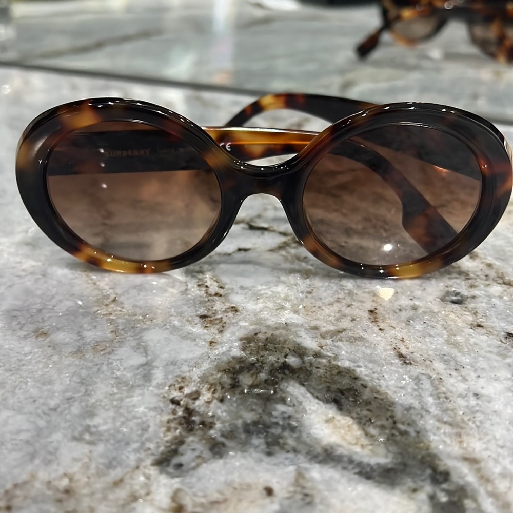 BURBERRY SUNGLASSES
